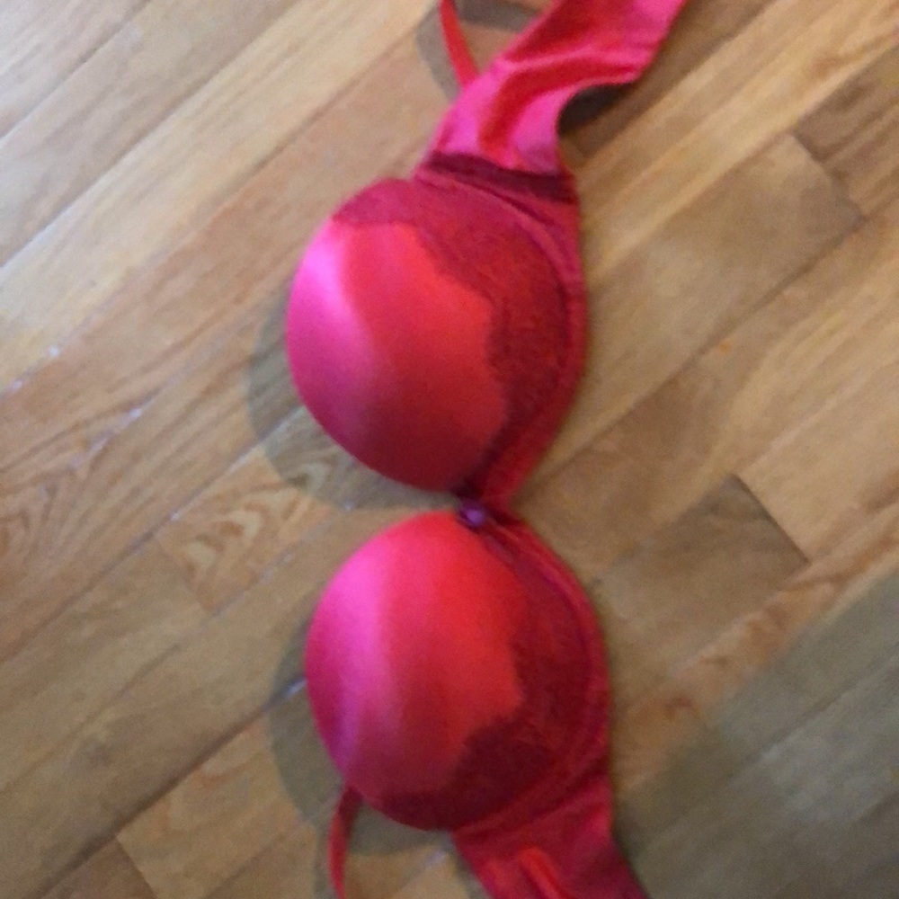 Red Victoria’s Secret Bra can be strapless